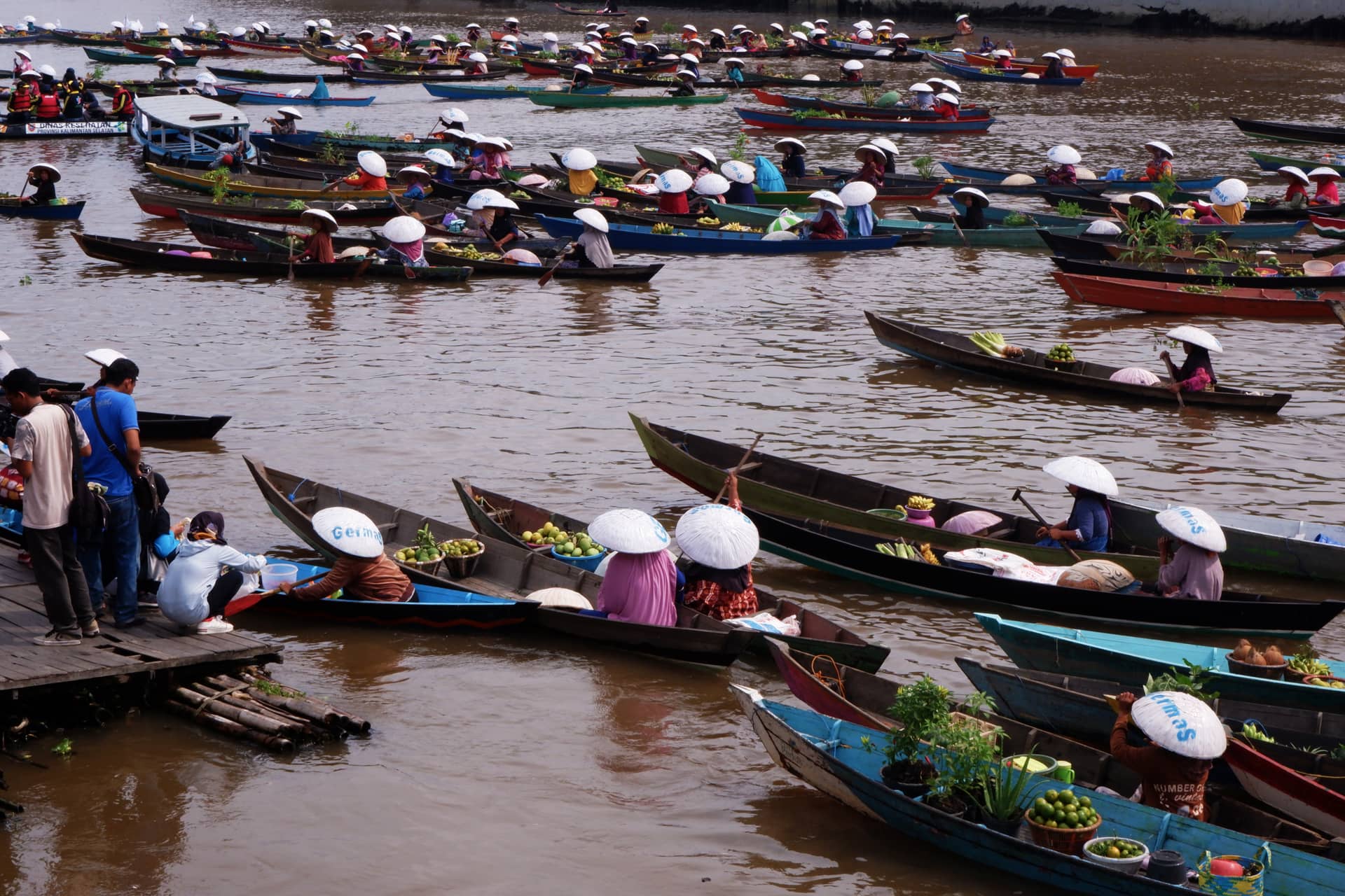 Pasar Terapung Kuin: Menarik Wisatawan, tetapi Warga Belanja di Tempat Lain