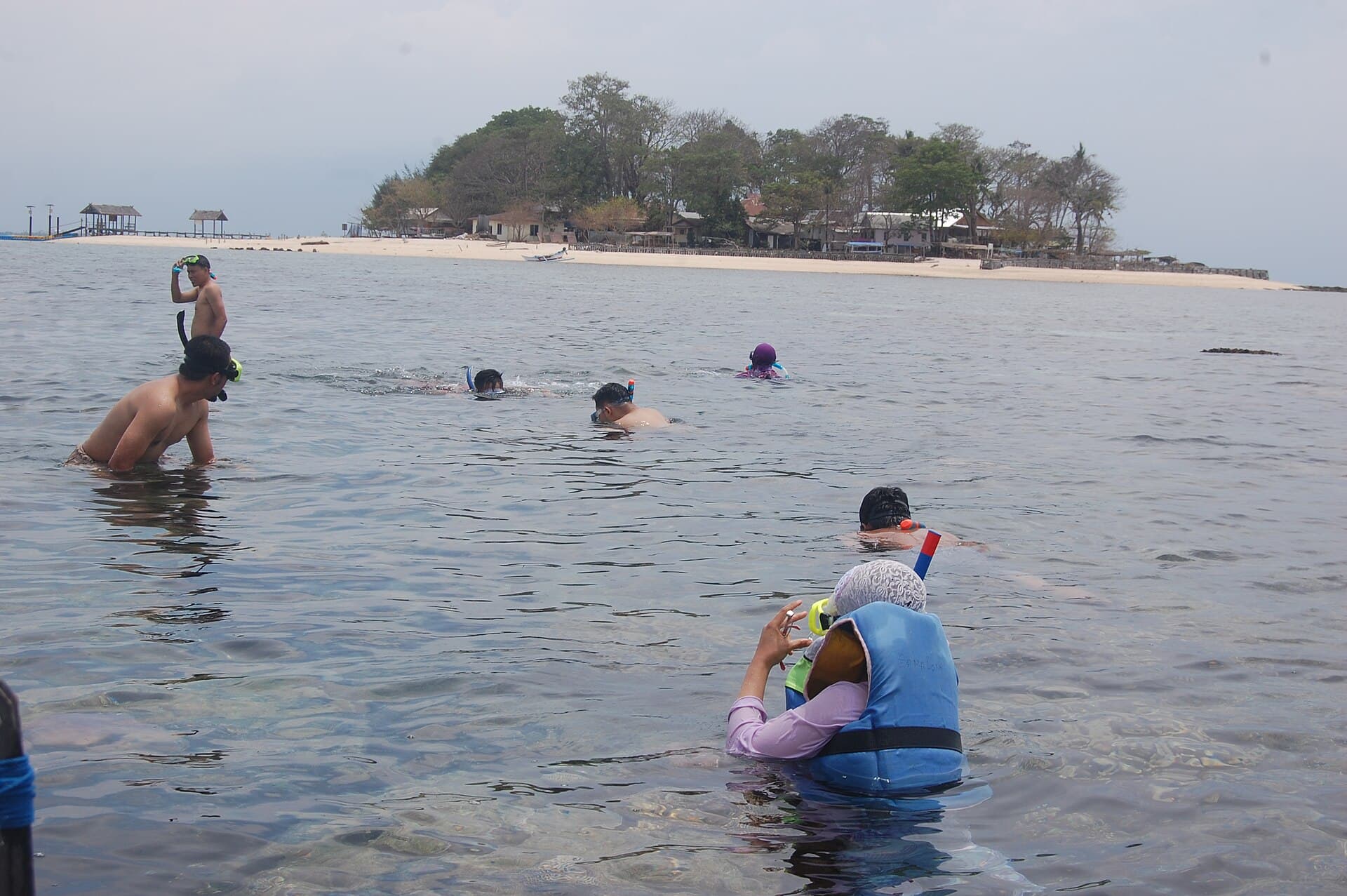 10 Pulau di Makassar yang Wajib Dikunjungi, Lengkap Biaya ke Samalona dan Pantai Biru