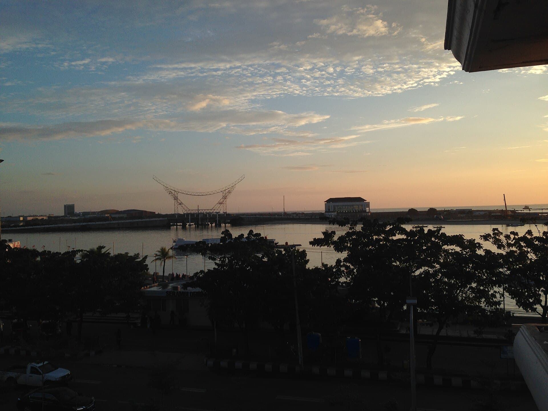 Tempat Nongkrong di Makassar yang Hits, dari Tepi Laut sampai Coffee Shop Estetik