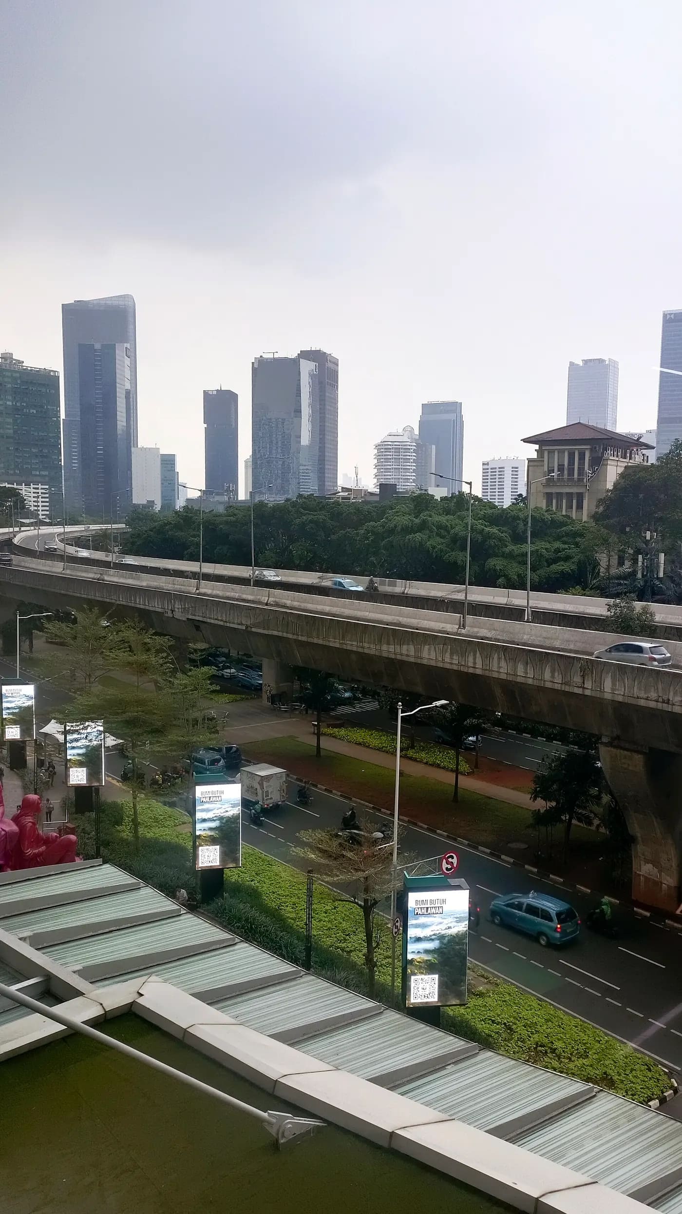 Wisata Horor Terowongan Casablanca Jakarta: Legenda Kuntilanak dan Tradisi Membunyikan Klakson