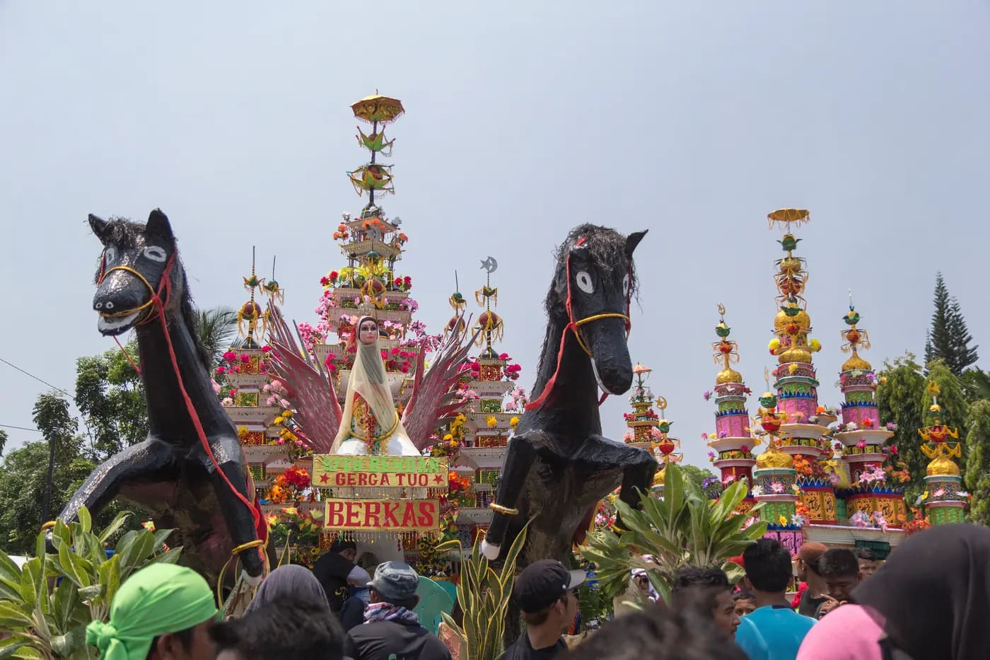 Tabot Bengkulu: Ritual Sepuluh Hari dan Batik Bertulisan Arab