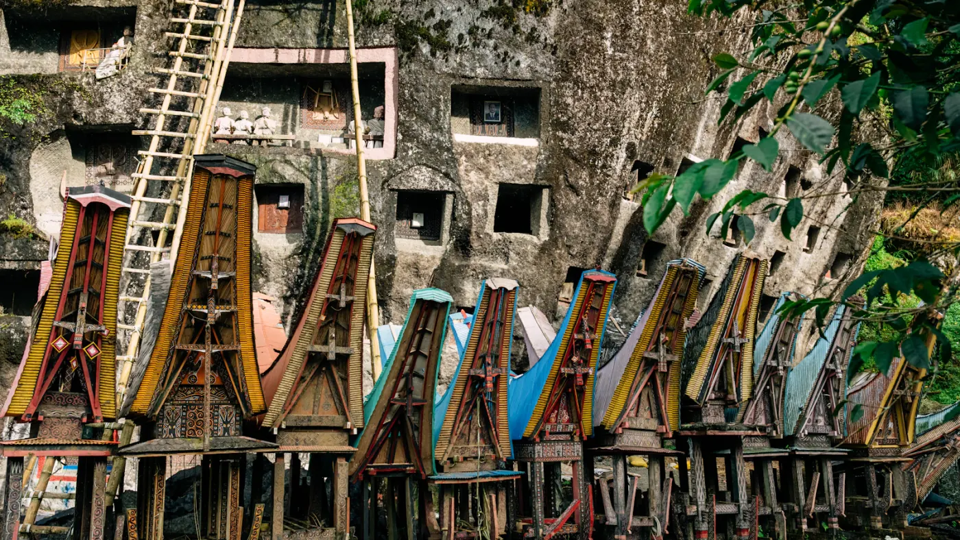 Berdiri di ketinggian, menatap lautan awan Toraja