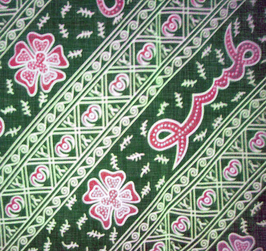 Kain Batik Besurek Bengkulu berlatar hijau tua dengan motif kaligrafi Arab dan bunga berwarna merah muda