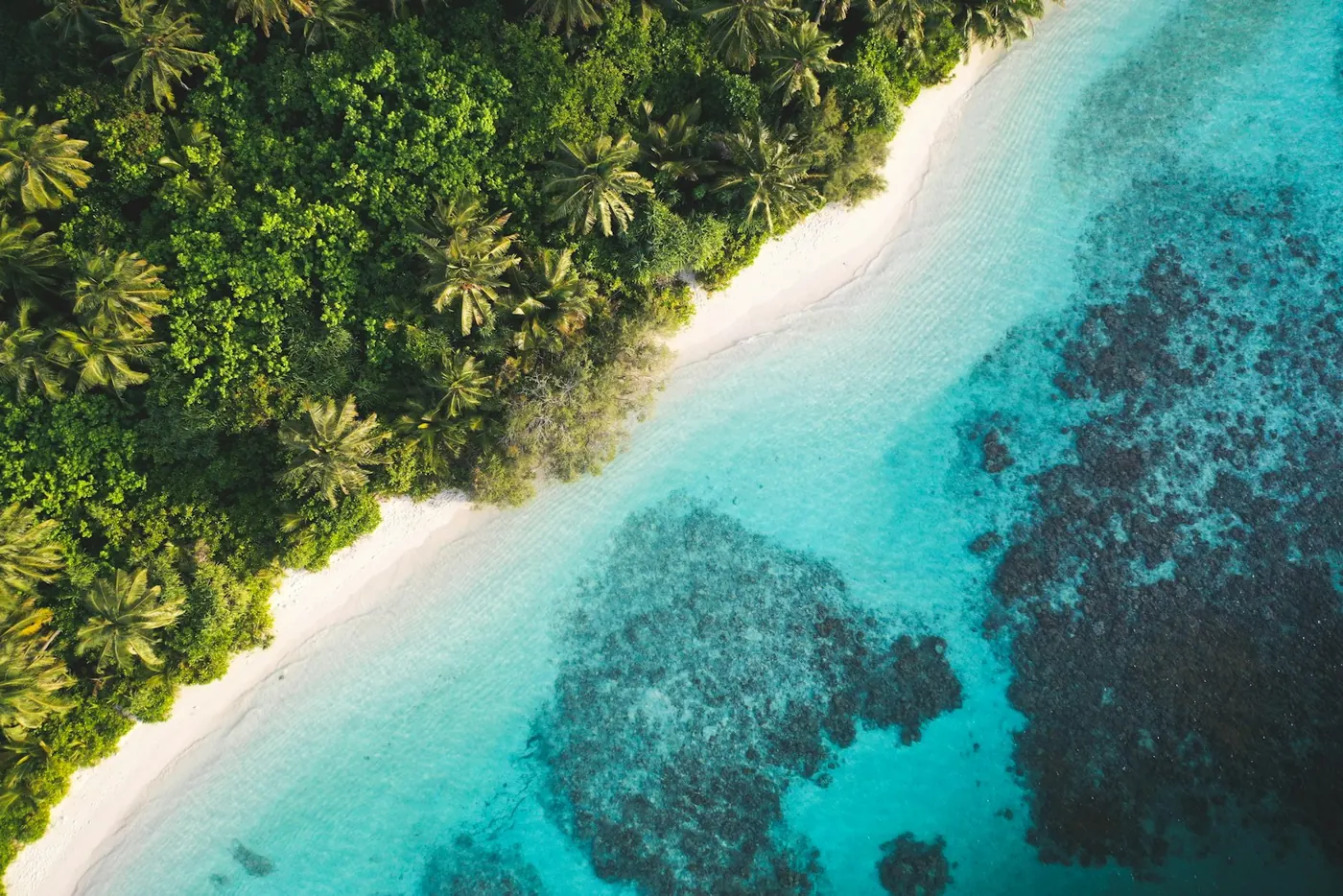 Air laut jernih khas Pulau Kodingareng Keke