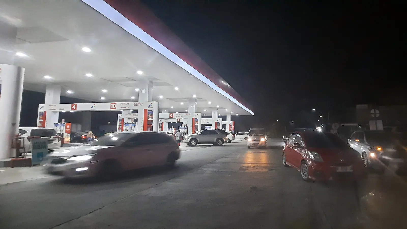 SPBU di rest area KM 7 Jalan Tol Jakarta–Cikampek
